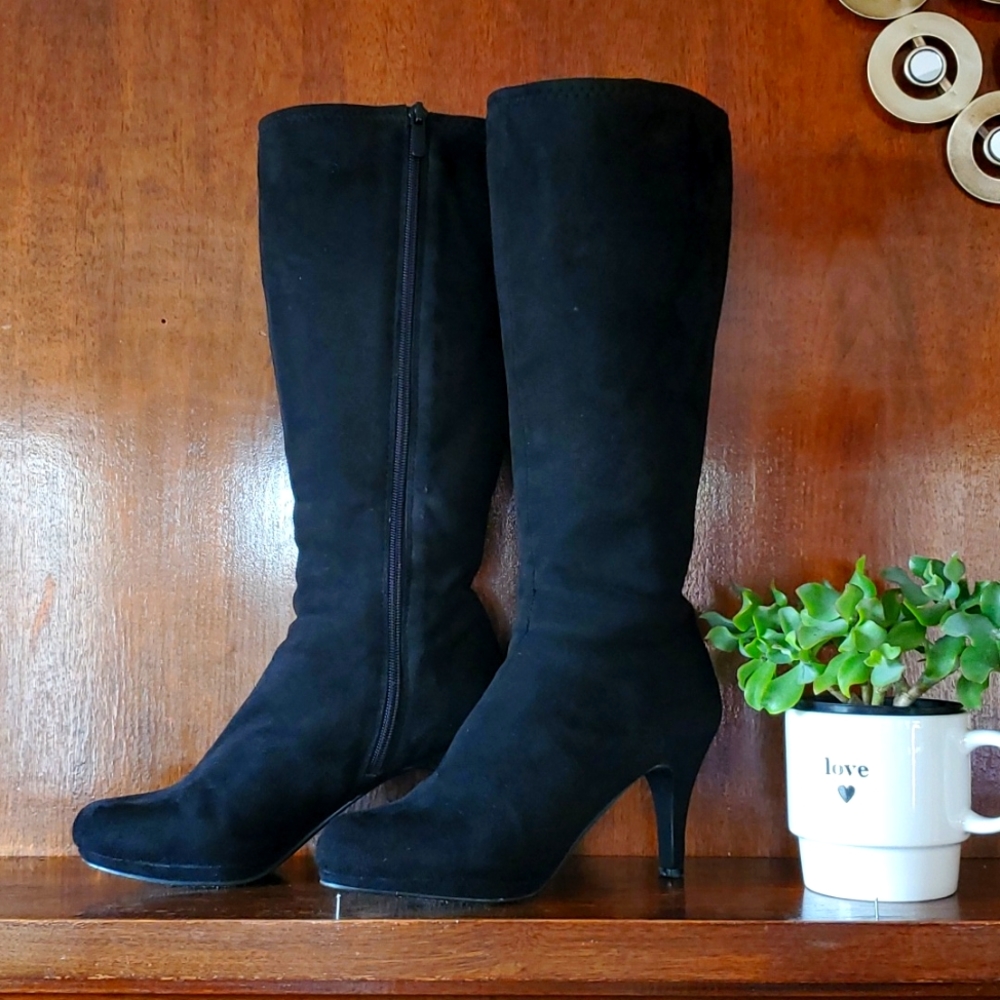 Witchy Halloween Black Velvet Boots Impo size 7 Heels